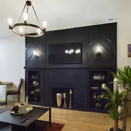 The Velvet Jazz Haus Apartment